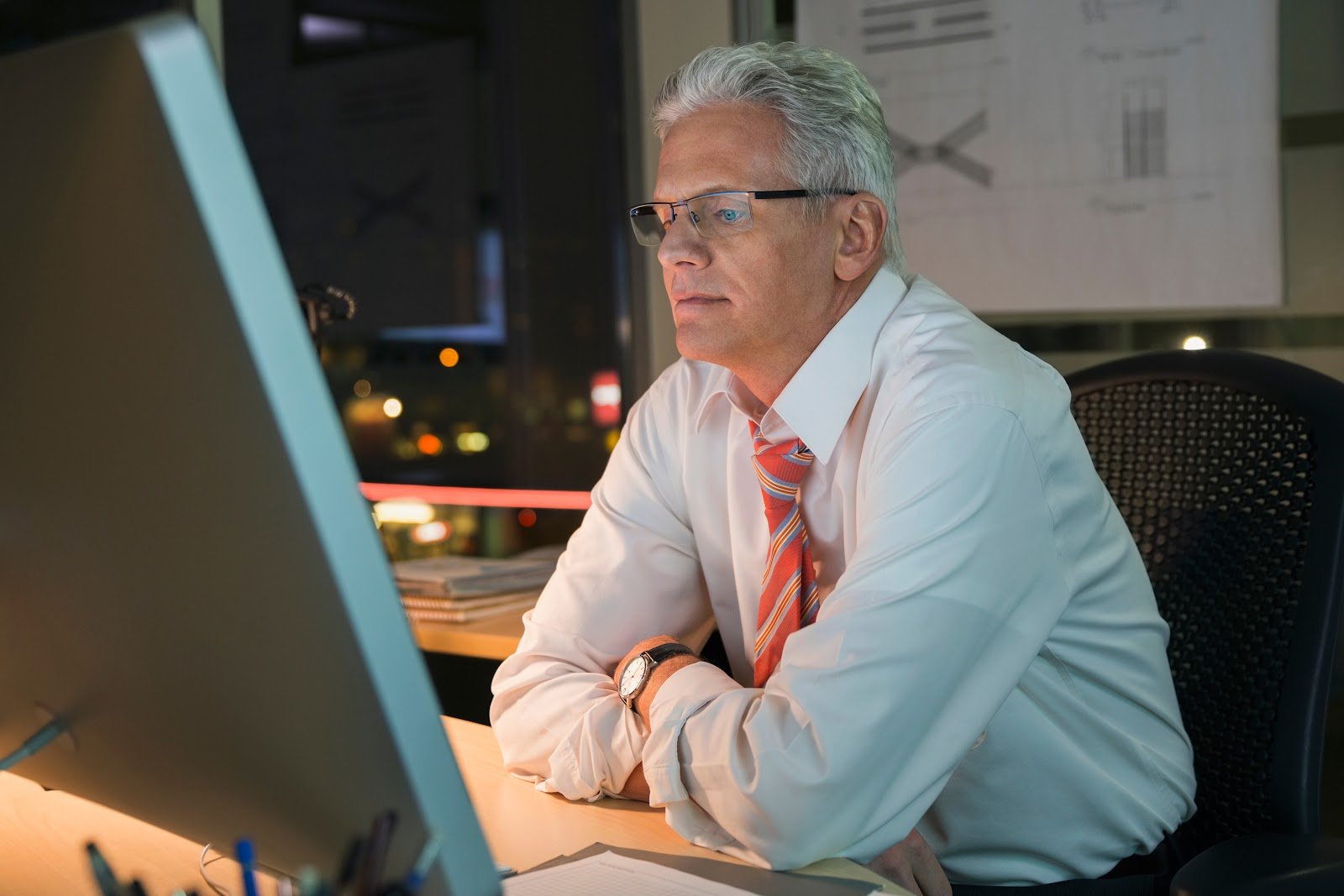 Senior IT manager assessing Microsoft Teams Phone integration